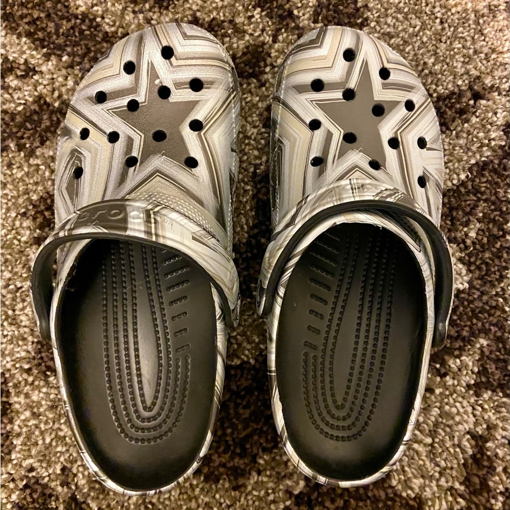 Raiders NFL COLORS silver&black 9 NEW crocs - Picture 2 of 11